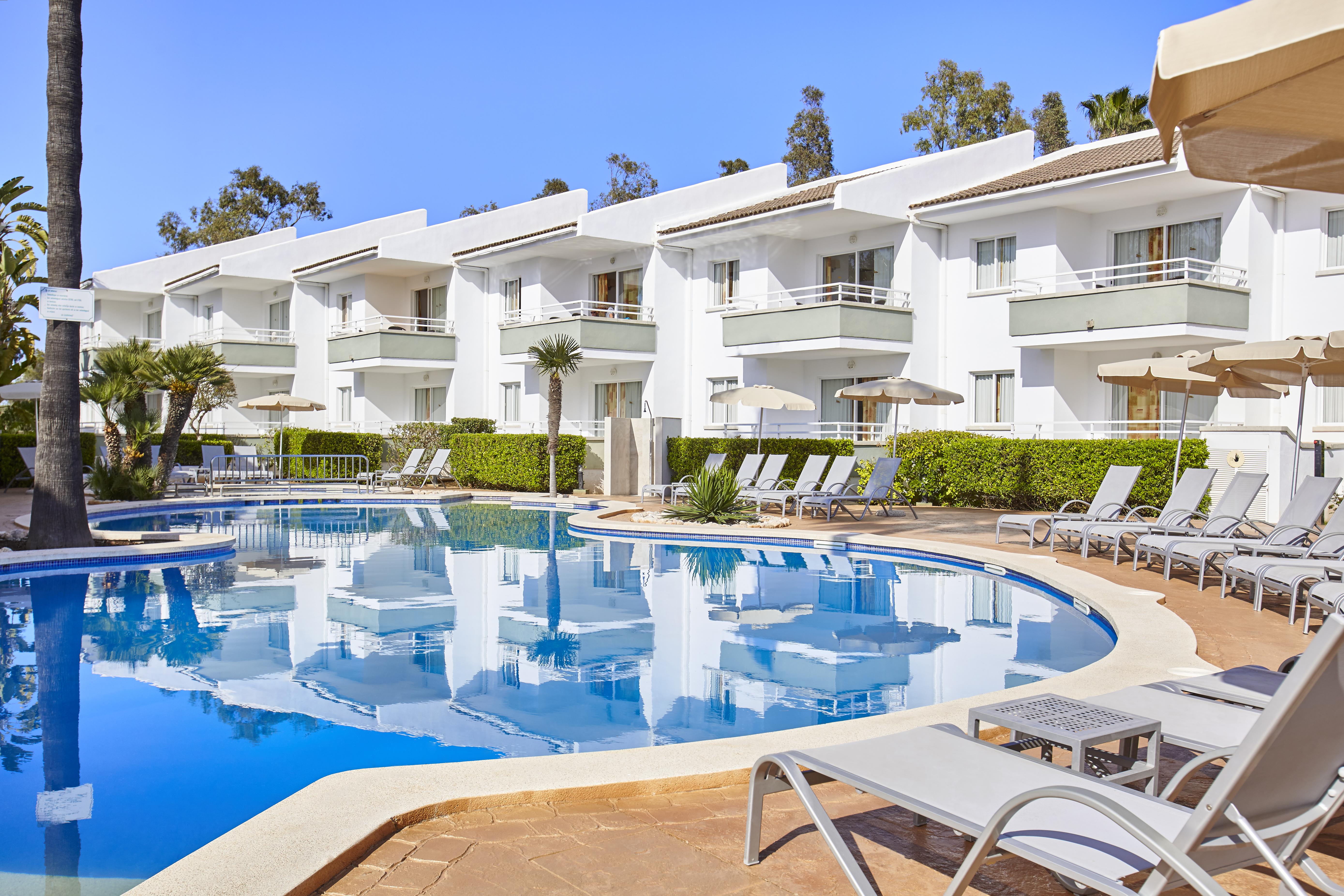 Universal Aparthotel Elisa Плайя-де-Муро Екстер'єр фото