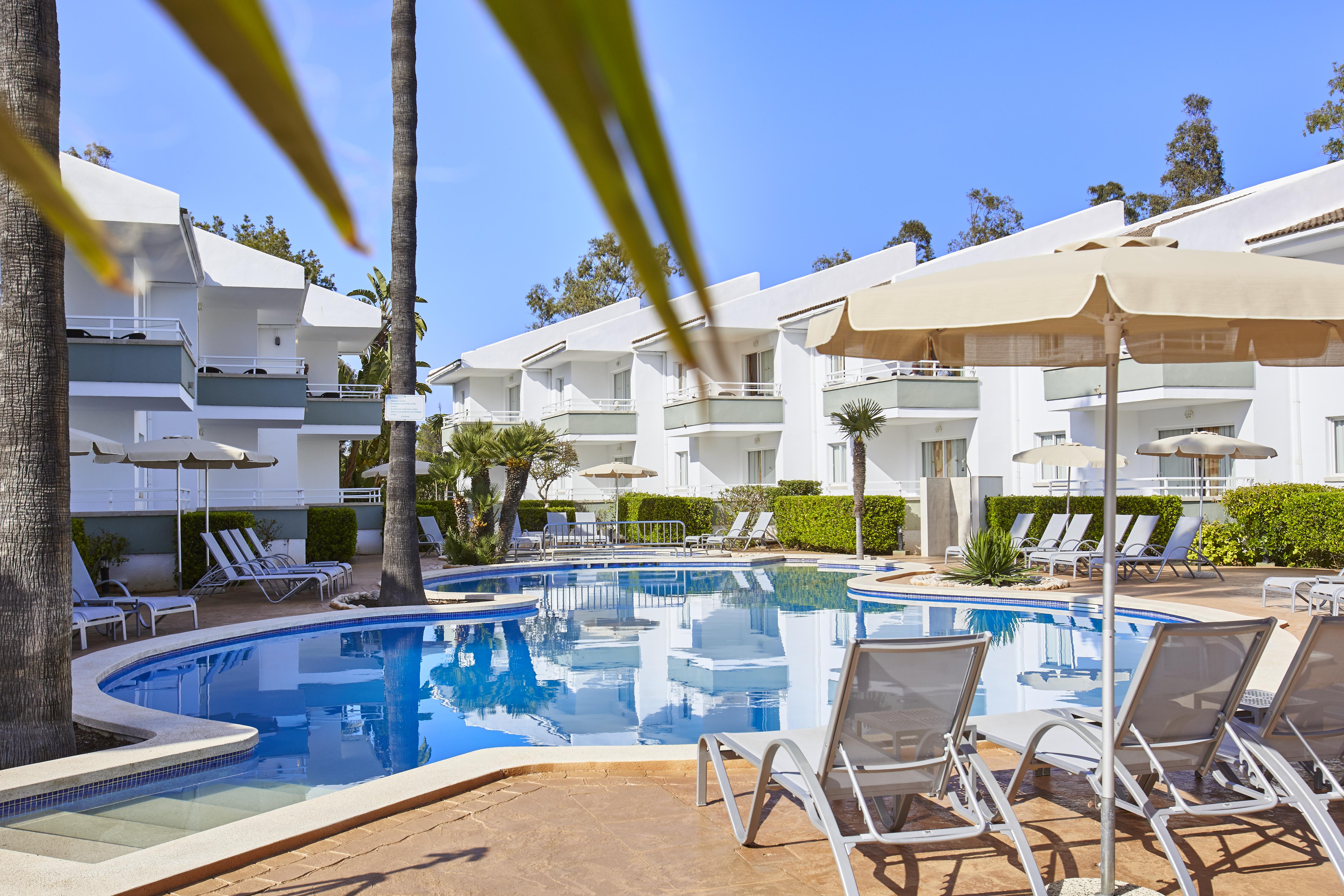 Universal Aparthotel Elisa Плайя-де-Муро Екстер'єр фото