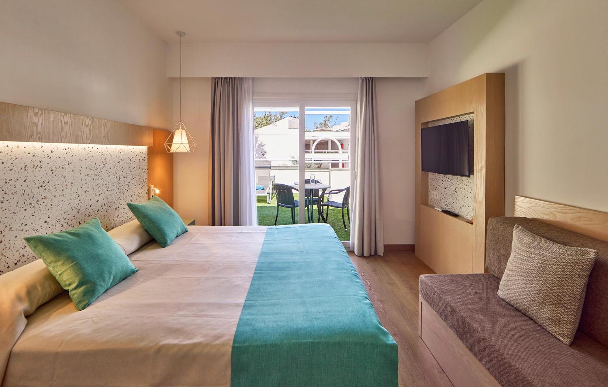 Universal Aparthotel Elisa Плайя-де-Муро Екстер'єр фото