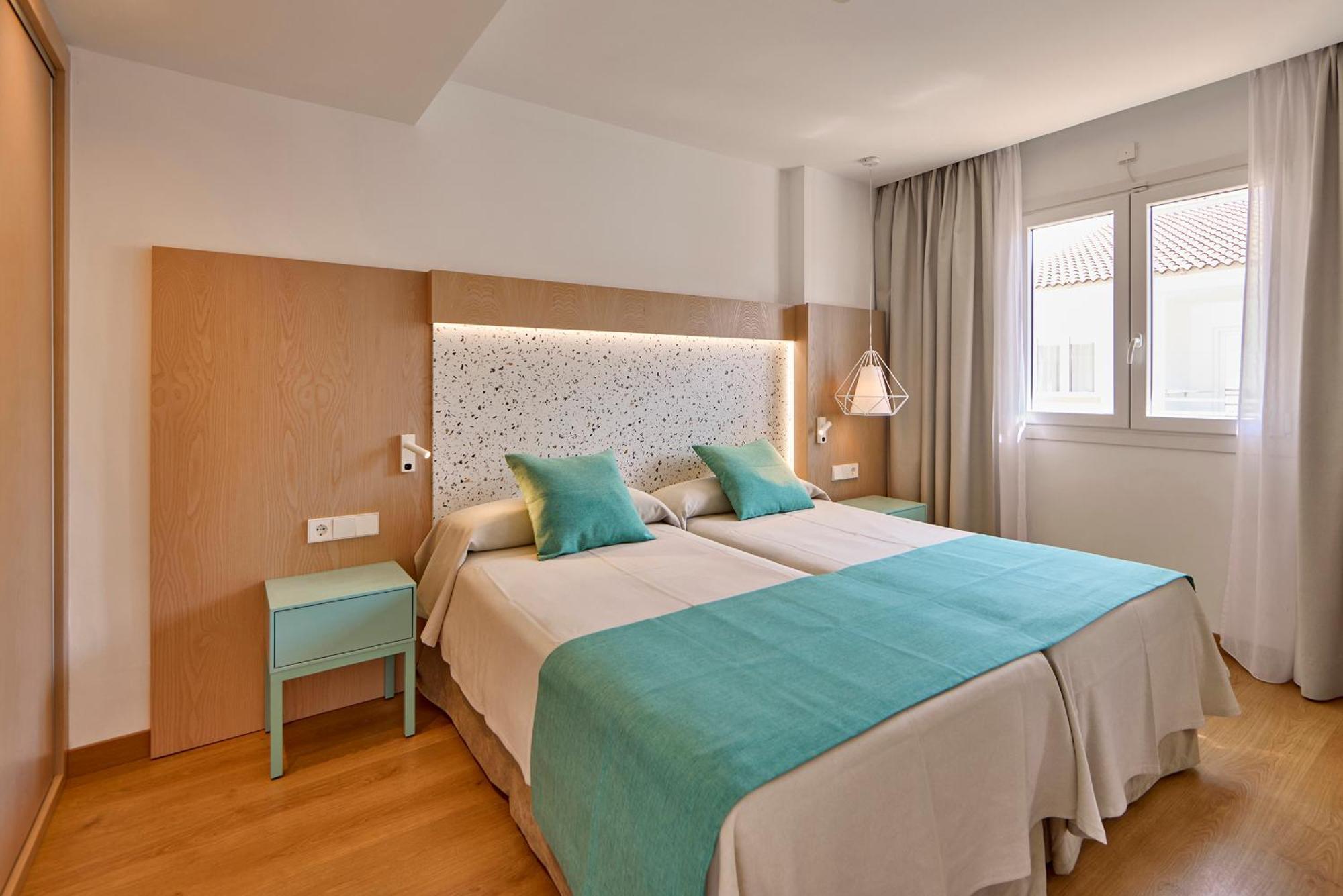 Universal Aparthotel Elisa Плайя-де-Муро Екстер'єр фото