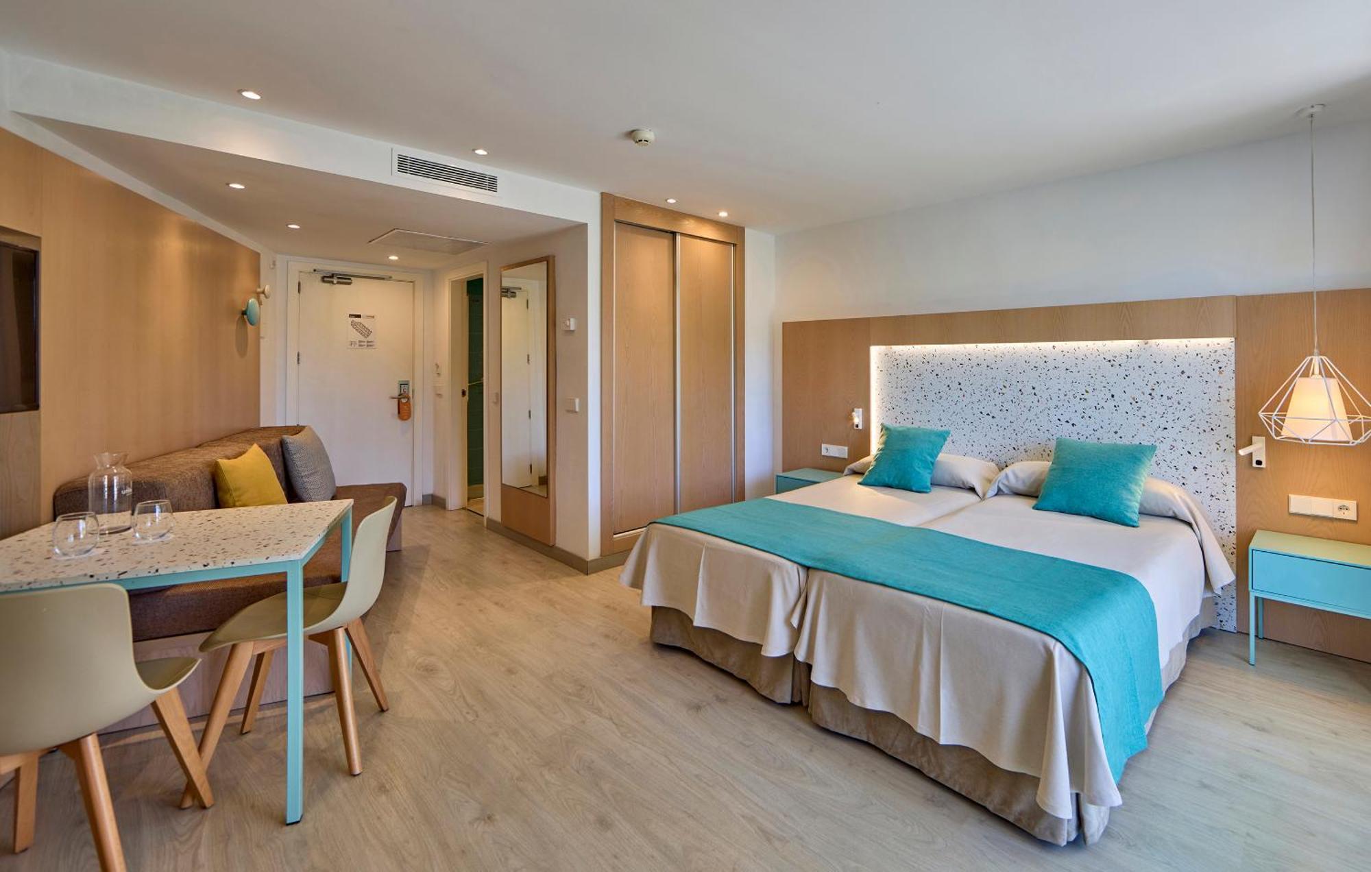 Universal Aparthotel Elisa Плайя-де-Муро Екстер'єр фото