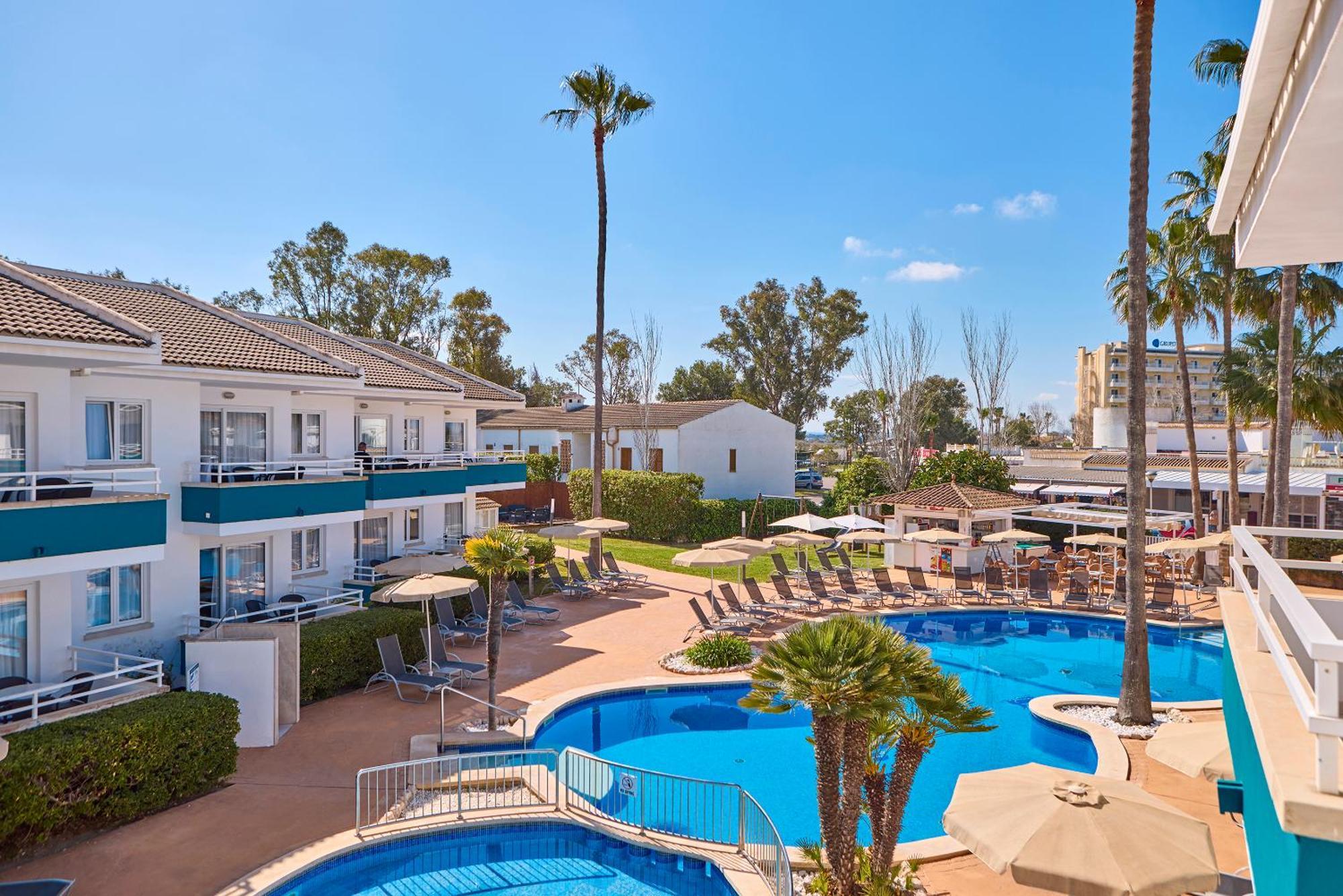 Universal Aparthotel Elisa Плайя-де-Муро Екстер'єр фото