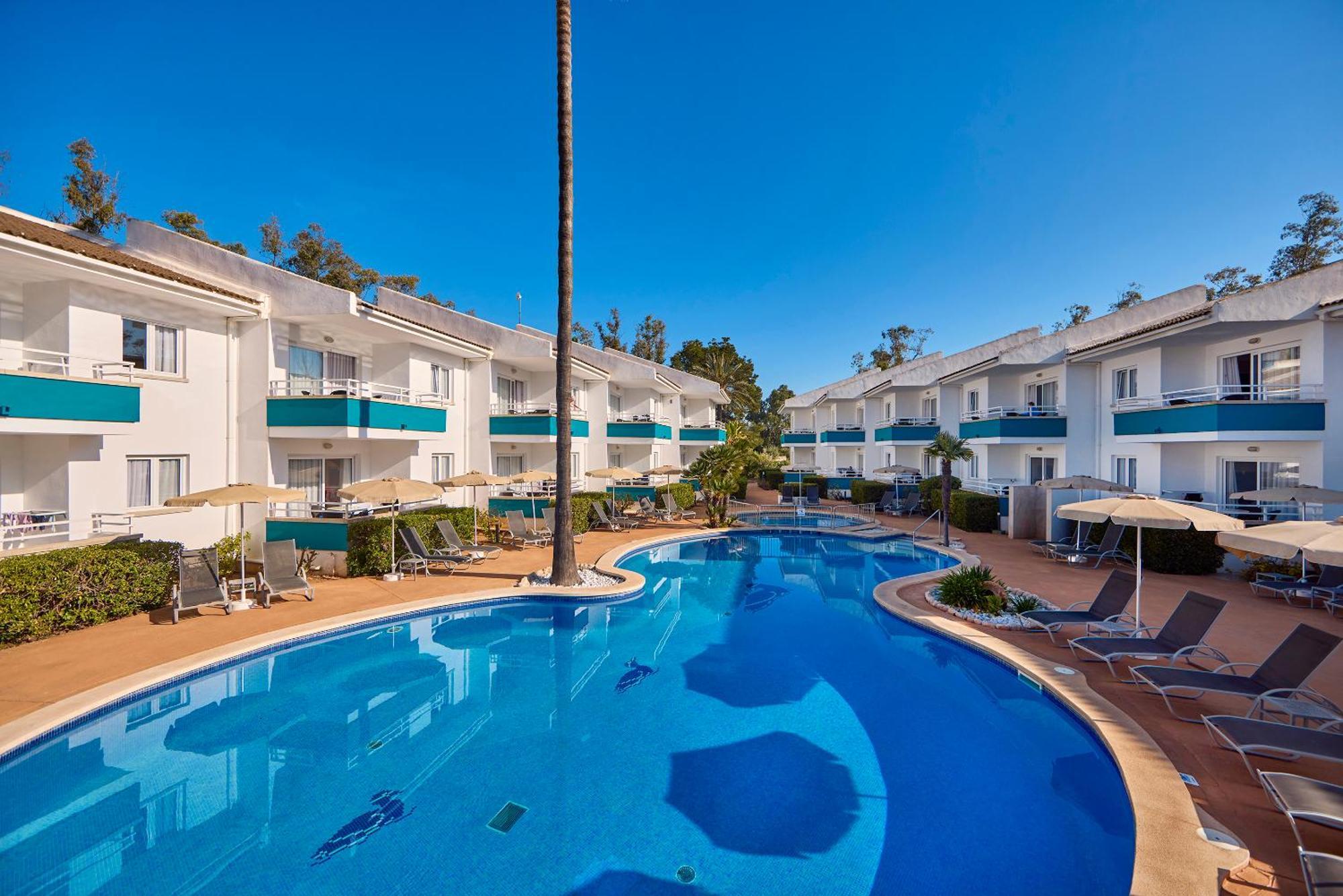 Universal Aparthotel Elisa Плайя-де-Муро Екстер'єр фото